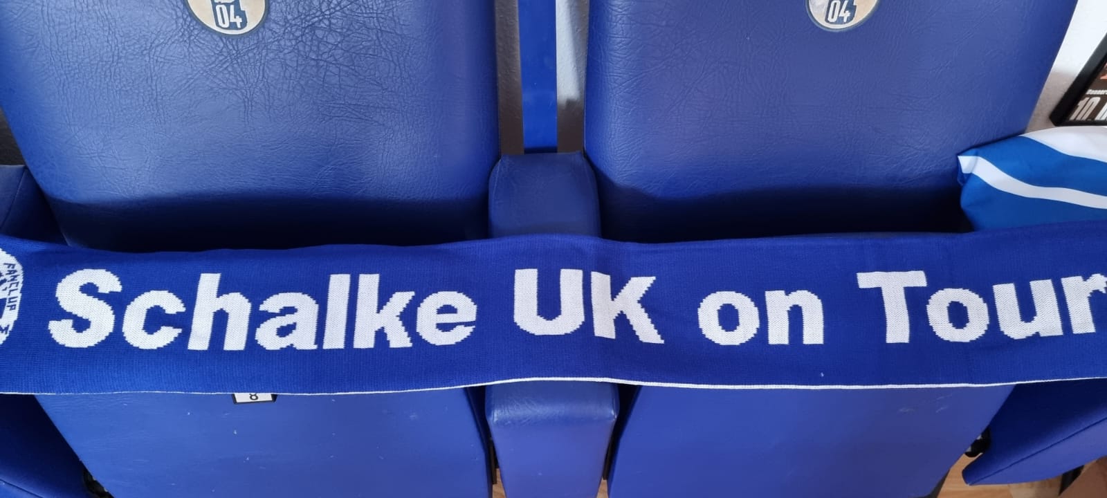 Knitted scarf "on Tour"